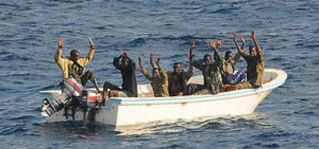 Cinismo de los falsimedio: piratas somalíes vs expolio genocida..