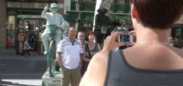 Ni barcelona podía llegar a menos ni sus concejales caciques a más.. Las estatuas de la rambla.